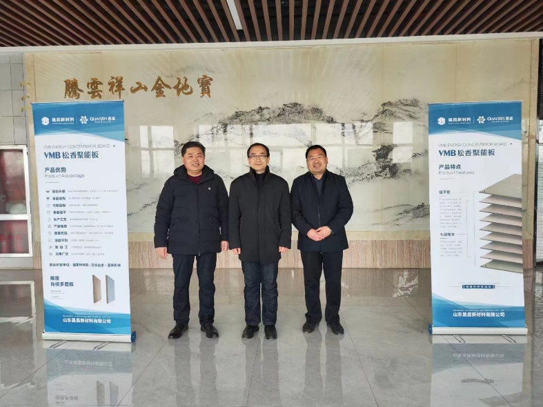 戴會(huì)長(zhǎng)、劉總一行在晟昌合影留念，相約再聚.png